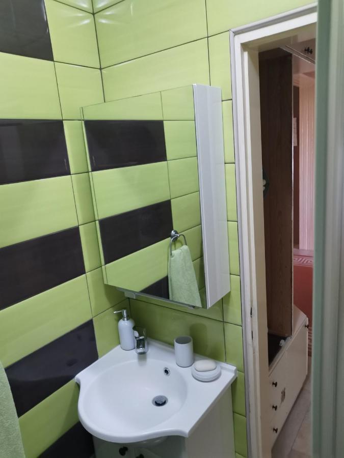 Apartmant Sandra - Big Terace And Free Parking Apartman Károlyváros Kültér fotó